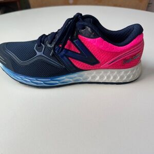 SOLD: New Balance Fresh Foam Zante v1 Wide 2E Navy Pink 8